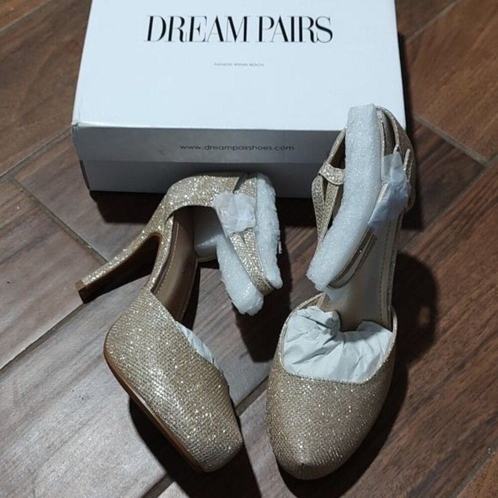 NIB Dream Pairs 8 gold sparkle heel